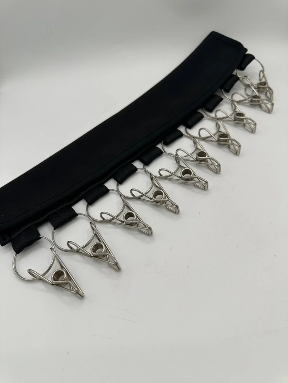 Multifunctional hanger rack with clips for caps, gloves, drying clothes